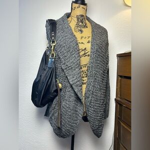 cute y2k Abercrombie & Finch women’s gray knit cardigan